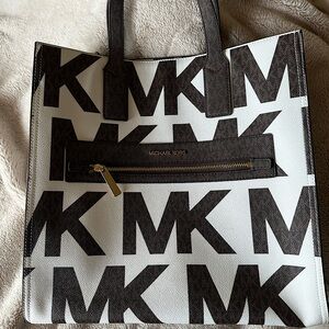 BRAND NEW WITH TAGS MICHAEL KORS KENLEY